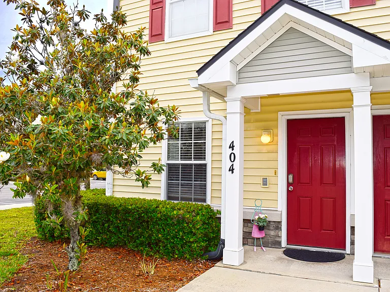 UNIT #404 FRONT ENTRY