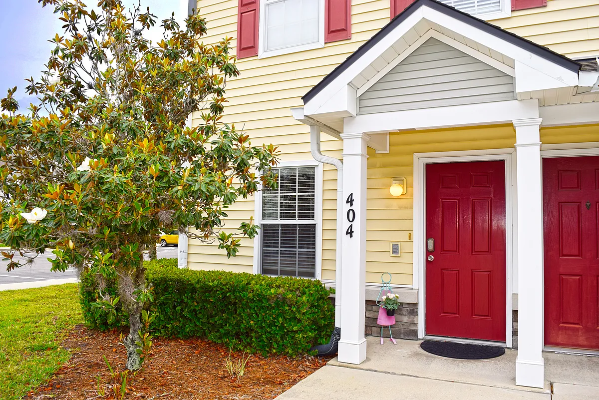 UNIT #404 FRONT ENTRY - 2200 Marsh Hawk Ln