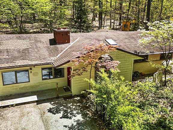 5th image of 230 Jug Hollow Rd