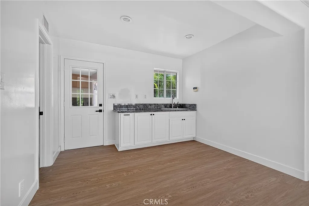 1 bed, 400 sqft, $1,650 — Photo 4