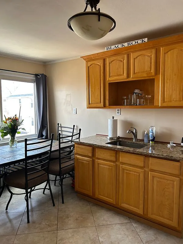 2 bed, 1.0 bath, 900 sqft, $1,700 — Photo 4