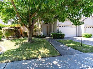 8855 White Peacock Way, Elk Grove, CA 95624