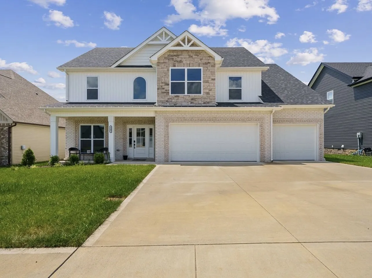 6 bed, 2664 sqft, $2,200 — Photo 2