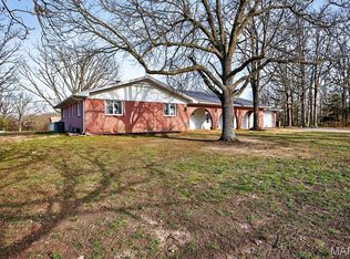 22762 Post Oak Dr, Lebanon, MO 65536