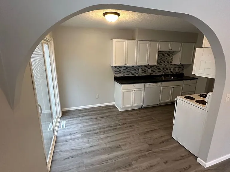 12421 Tyler St NE — Photo 3