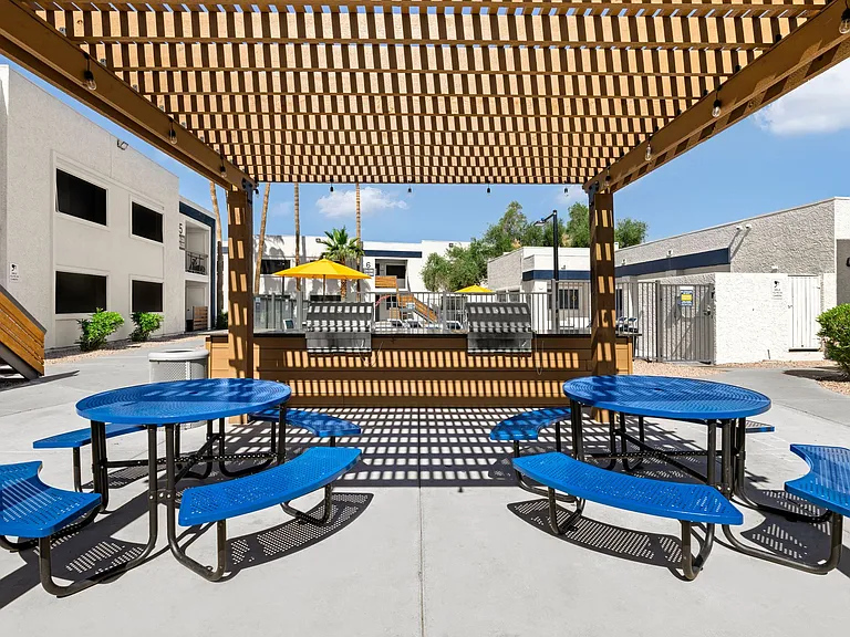 Celeste on Glendale — Photo 10