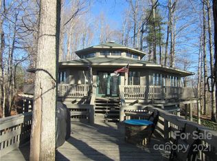 39 Tatham Rd, Hendersonville, NC 28792