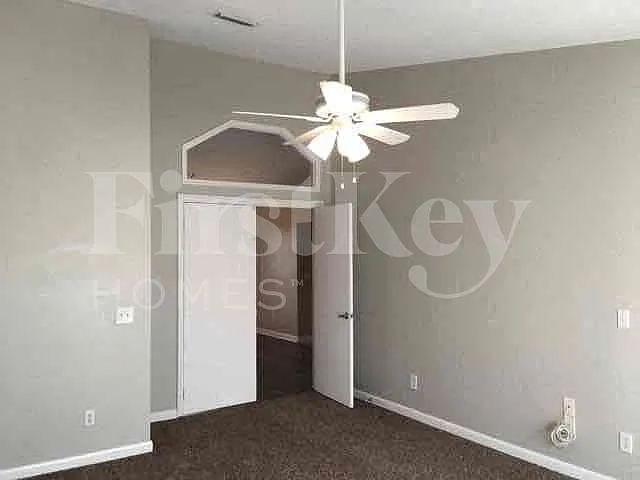 3 bed, 2.0 bath, 1866 sqft, $2,030 — Photo 4