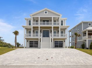 105 Roosevelt Dr, Pine Knoll Shores, NC 28512