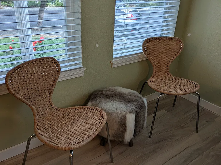 819 Devon Ct — Photo 3