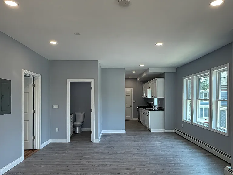 98-100 Whitmarsh St #1 — Photo 11