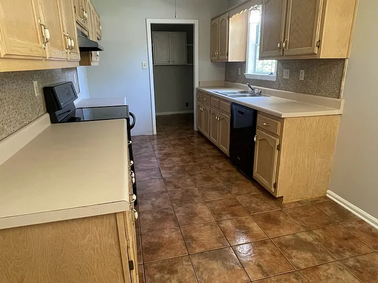 6179 Cherokee Dr — Photo 11