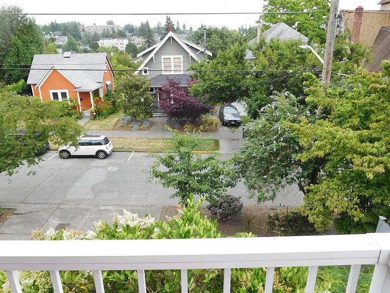 4011 Whitman Ave N #201 — Photo 7
