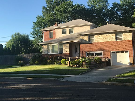 3rd image of 1011 Cedar Dr E