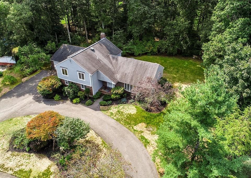 1st image of 35 Wildewood Dr