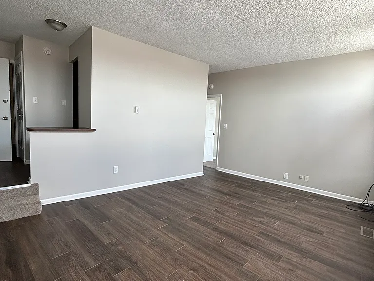 1 bed 1 bath - Living room - In School House