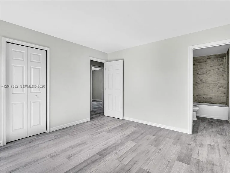 2401 E 11th St — Photo 17