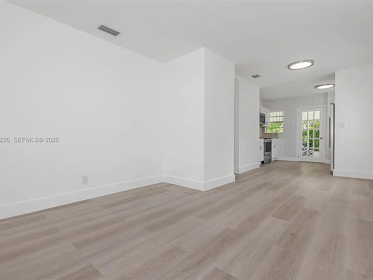 100 SW 58th Ave — Photo 5