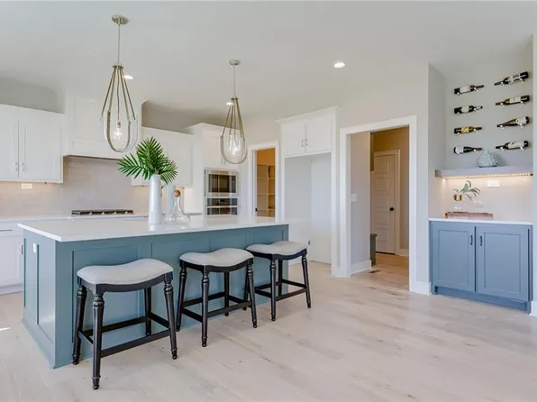 2512 W 180th St, Overland Park, KS 66085