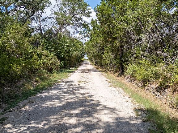 4th image of 930 County Road 200
