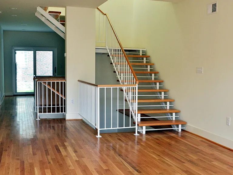 231 Carron St — Photo 2