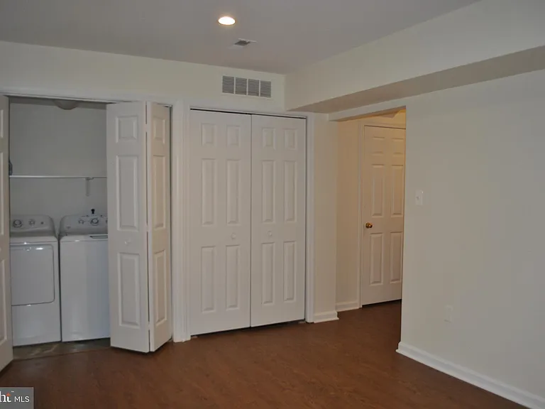 537 Highland Towne Ln — Photo 4
