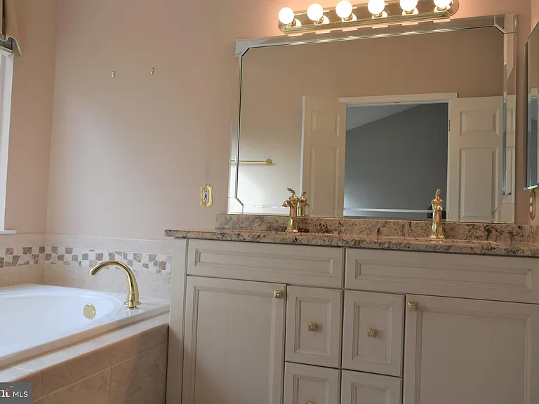 8933 Royal Astor Way — Photo 27