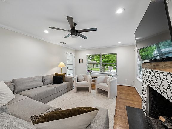 3rd image of 4013 Valley Ridge Rd