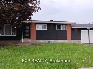 44 Sherry Ln #A, Ottawa, ON K2G 3L8