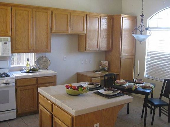 Breakfast nook & desk