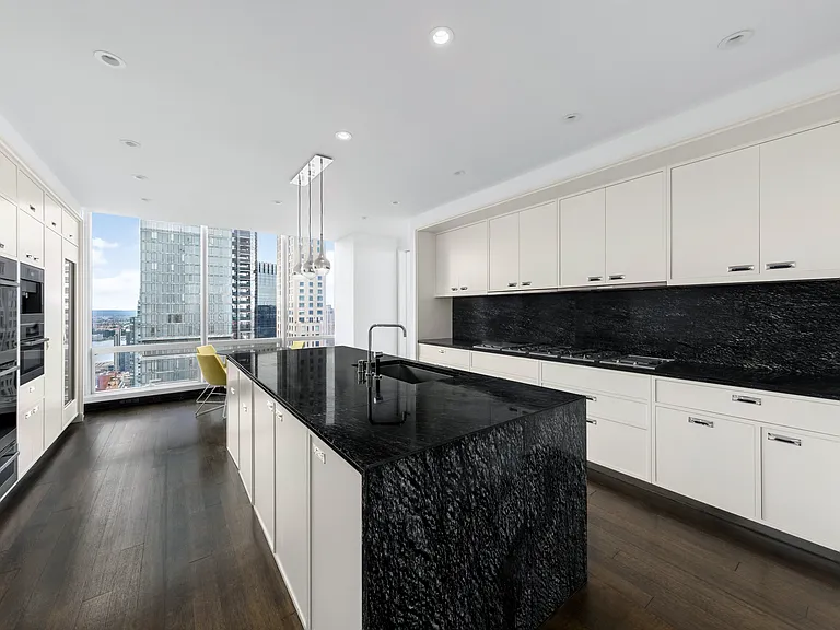 157 W 57th St #56A — Photo 7