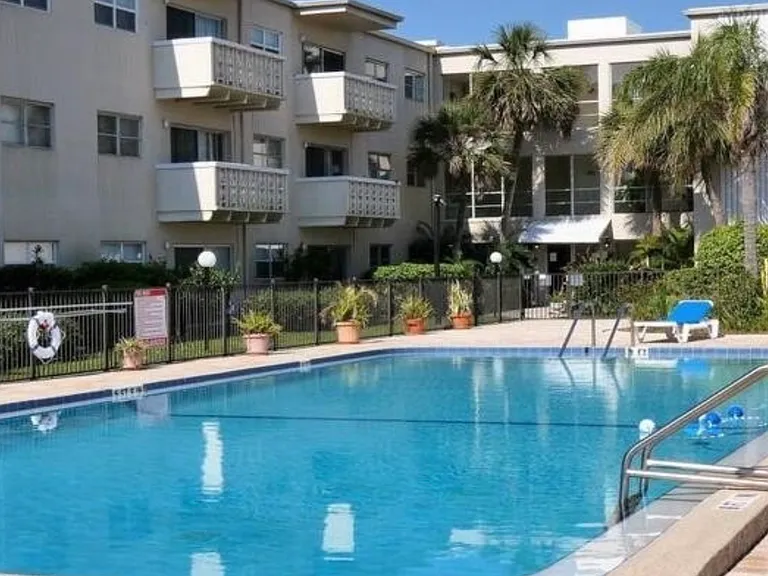 223 Columbia Dr #213 — Photo 58
