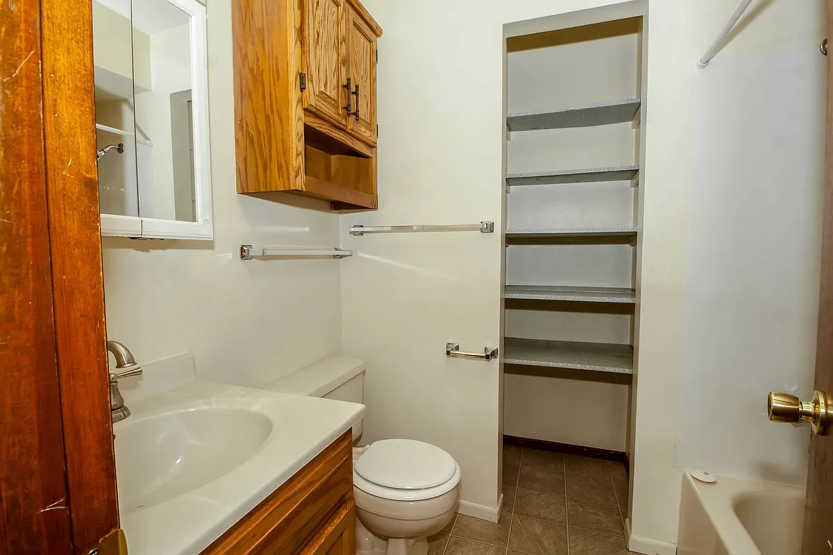 Building Photo - 215 Lindell Dr