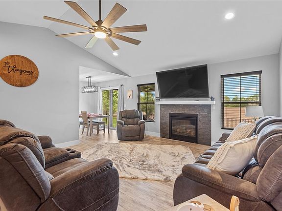 5th image of 3632 Justine Dr