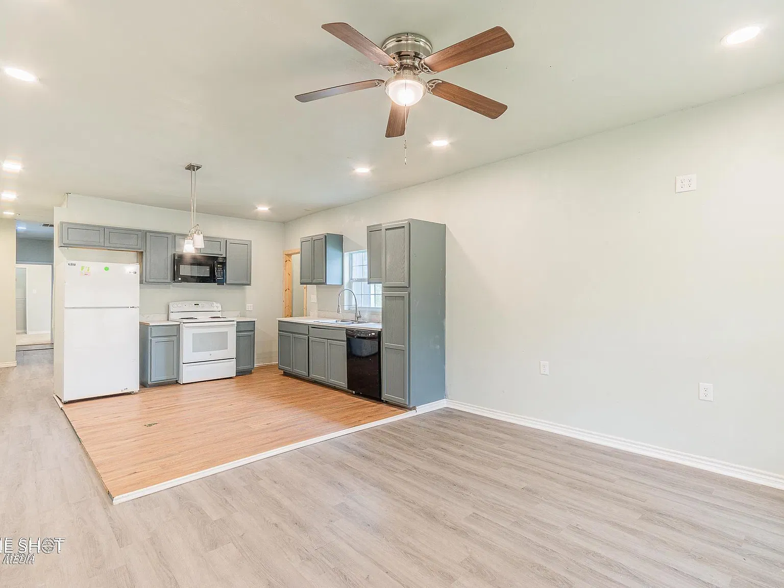 2 bed, 1692 sqft, $1,200 — Photo 2