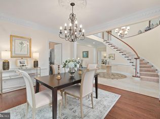 5260 Winter View Dr, Alexandria, VA 22312