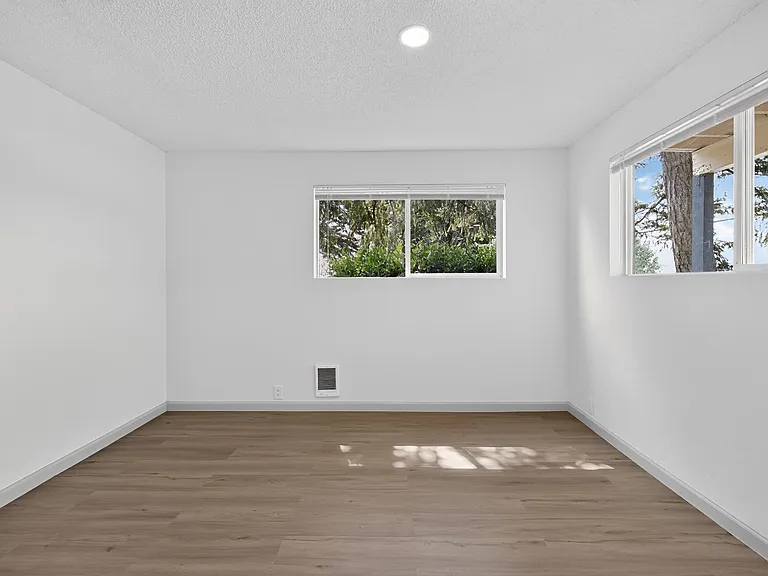 The Clover Apartments — Photo 25