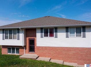 8605 Delphinium Ln, Lincoln, NE 68505