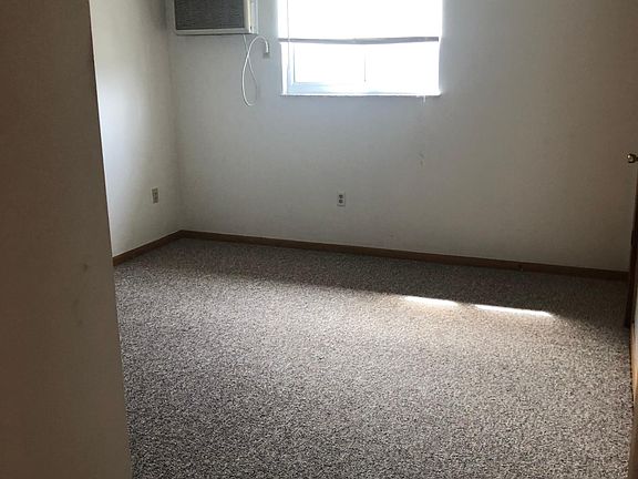 4th image of 611 Center Ave APT 1