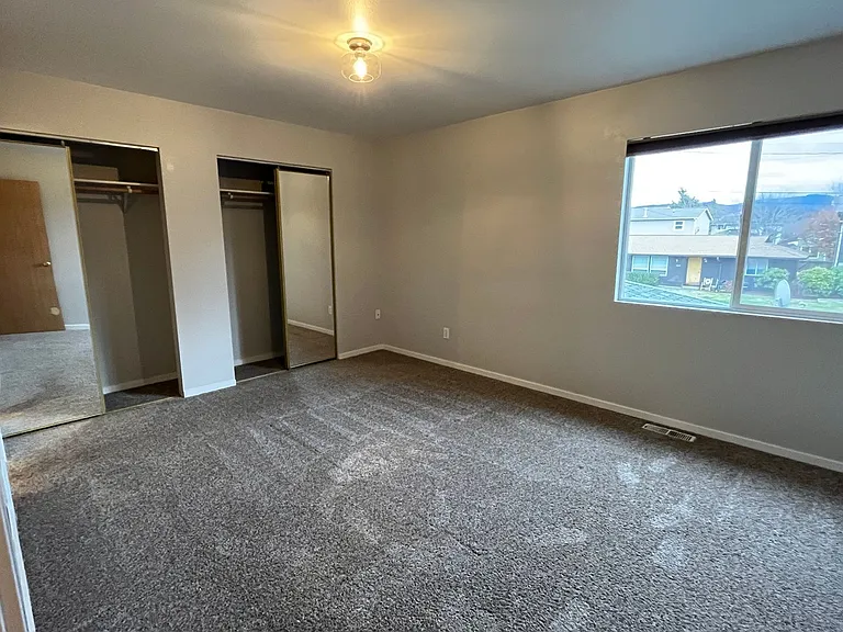 3 Bed, 2 Bath Home- Fenced Back Yard! — Photo 11