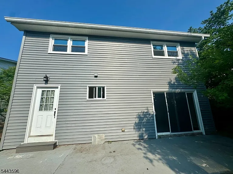 41 W Main St — Photo 17