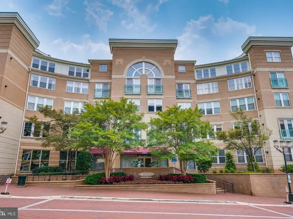 12001 Market St APT 459, Reston, VA 20190