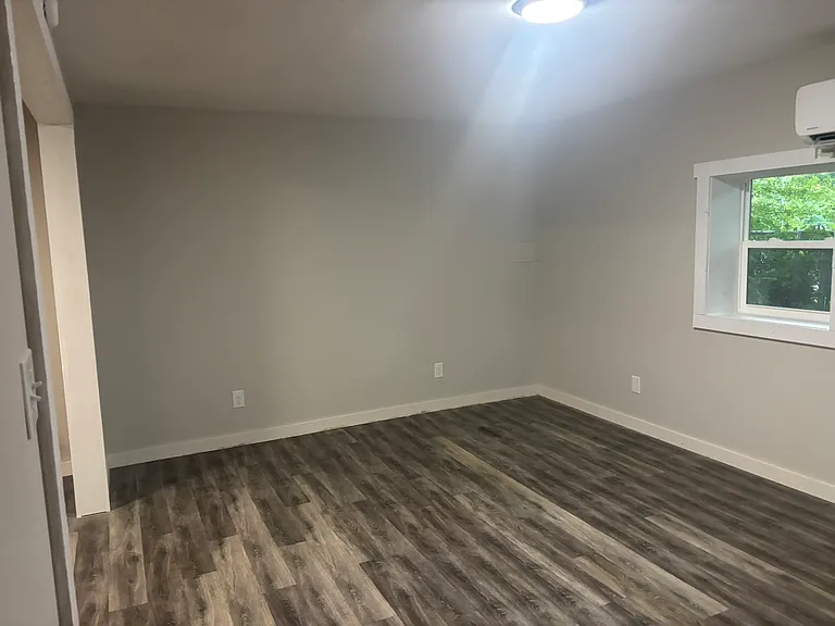 731 Berry St NE — Photo 11