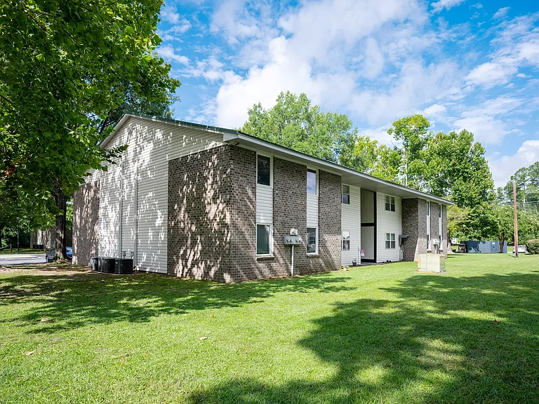 Sawbranch Apartments — Photo 31