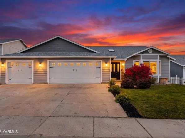 515 Mount Adams St, Moxee, WA 98936