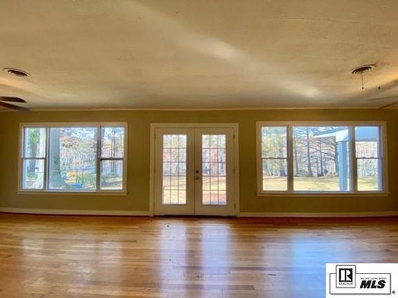 2nd image of 203 Lakeshore Dr