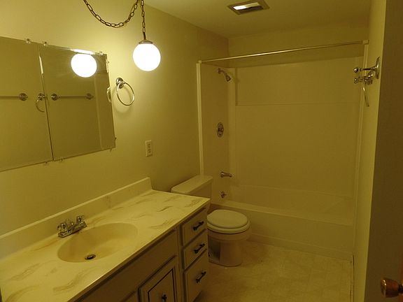 5th image of 410 S 29th St