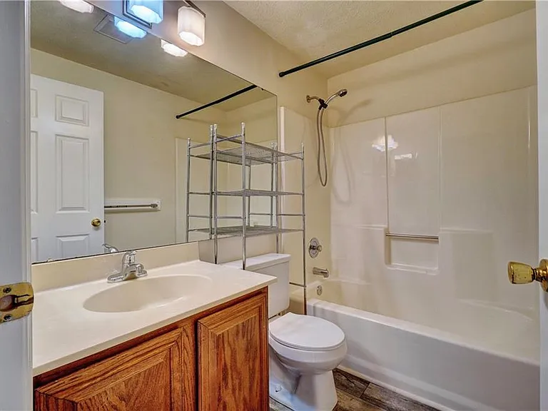122 Sterling Ct — Photo 17