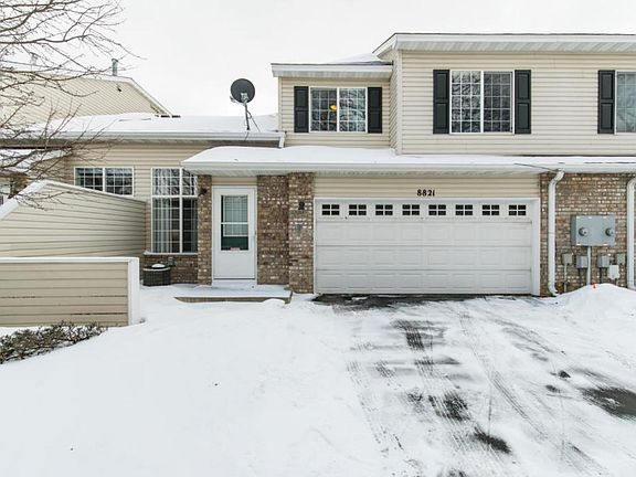 2nd image of 8821 Hastings Cir NE