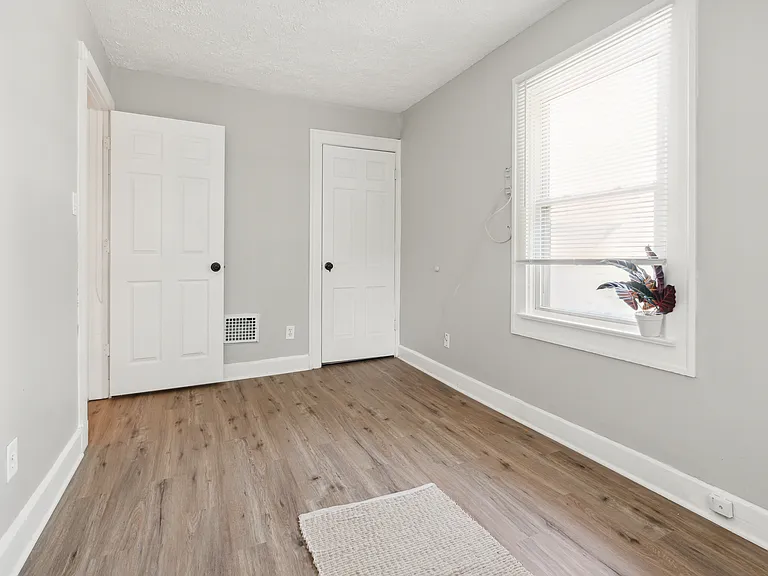 619 N Gray St — Photo 20